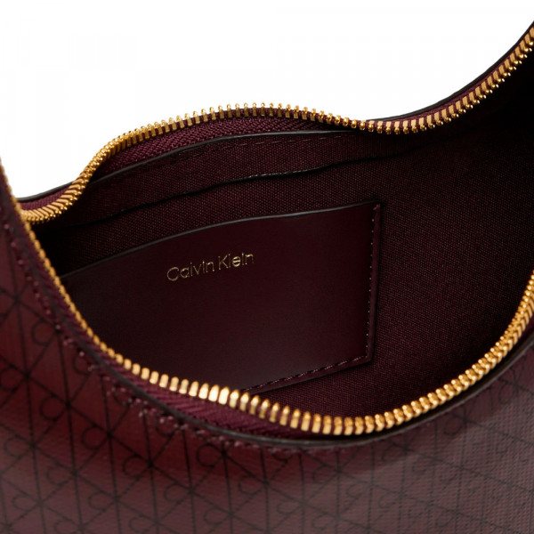 bolso-de-hombro-con-logo-monograma-en-todo-el-articulo