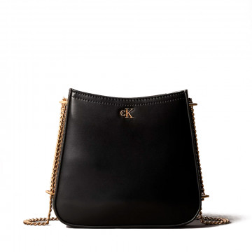 satteltasche-mit-kette-und-monogramm