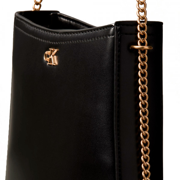 saddle-bag-with-chain-and-monogram