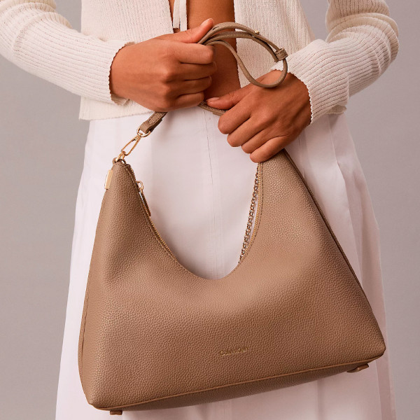 hobo-tasche-mit-kieselstein-schmuckkette