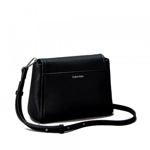 bolsa-de-ombro-com-textura-de-seixos