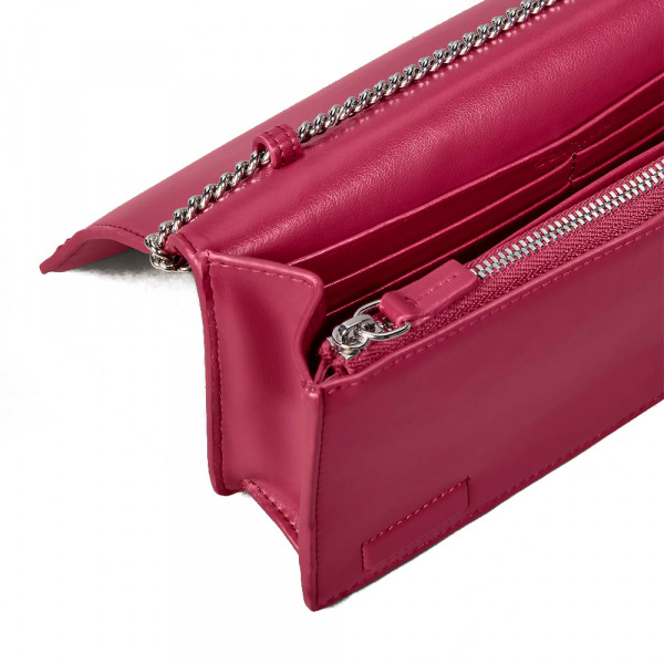 cartera-de-cadena-con-monograma