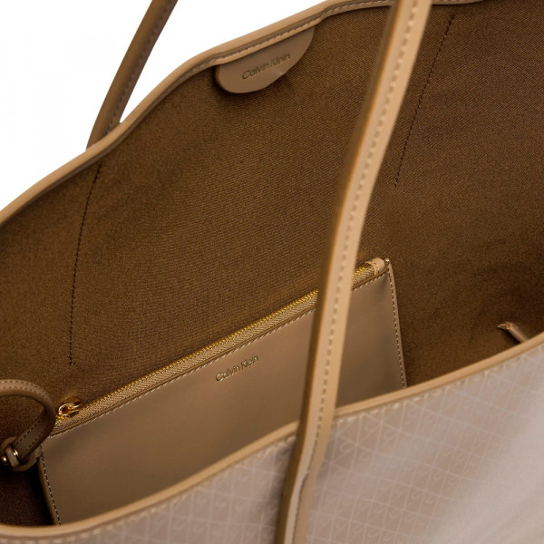 bolso-tote-bag-revestido-con-logo-emblematico-y-bolsillo