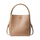 sac-seau-orne-d-un-logo-monogramme-et-d-accessoires-metalliques