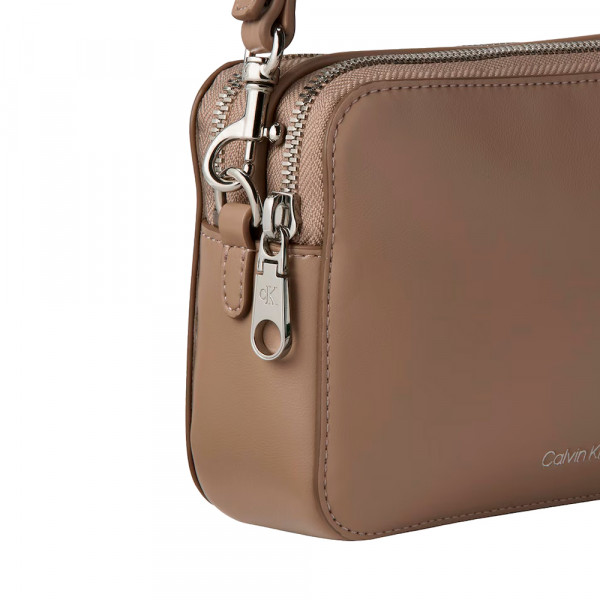 wandelbare-schultertasche-mit-2-trageriemen