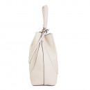 bolsa-hobo-com-detalhes-em-couro-sintetico-alca-trancada-e-laco
