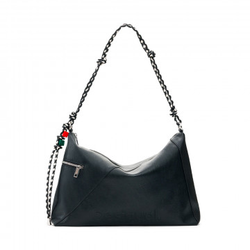 grosse-tasche-mit-logo-anhanger