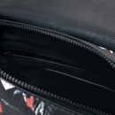 kleine-geflochtene-tasche-mit-blumenmuster