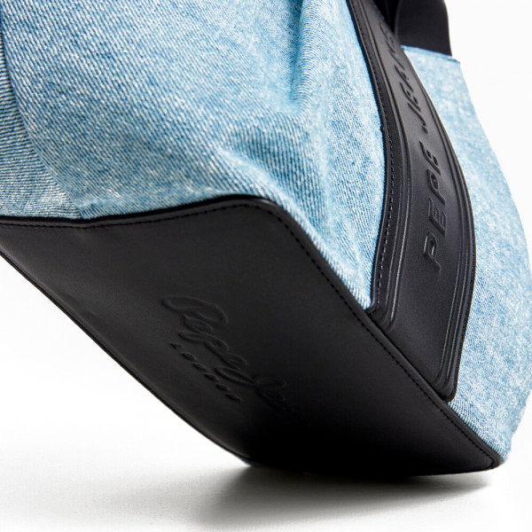 bolso-shopper-con-logo-en-relieve