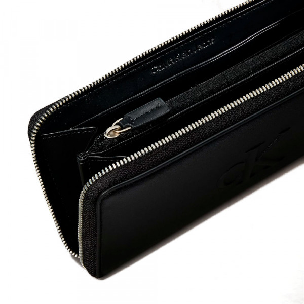 wallet-with-zipper-around-the-edge