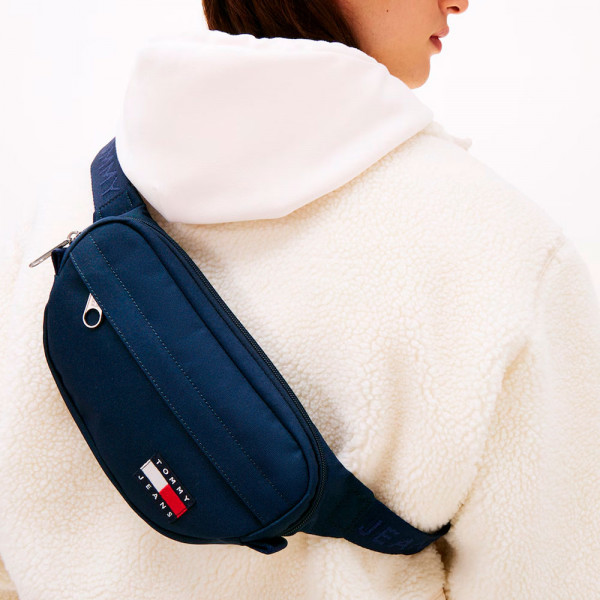 borsa-da-cintura-essenziale-con-scritta