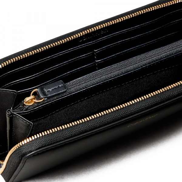 cartera-larga-con-cremallera-y-herraje-de-monograma