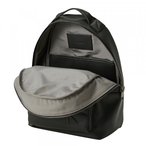 sac-a-dos-rond-et-audacieux