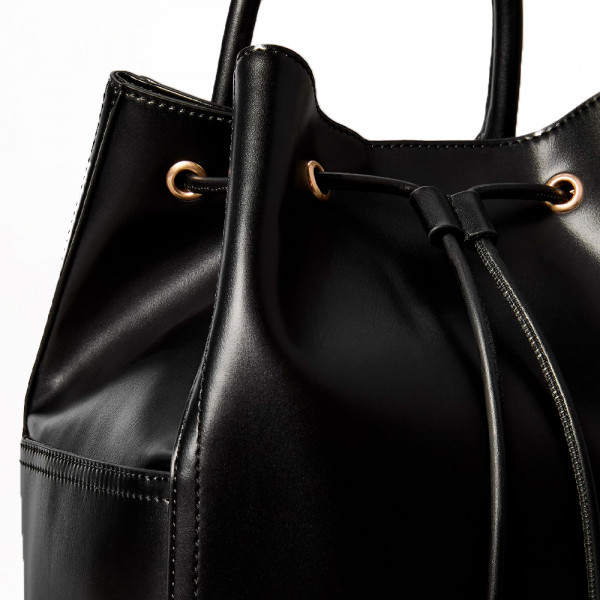 mochila-con-cordon-con-monograma