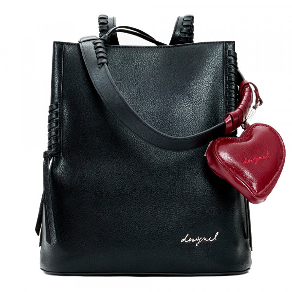 mittelgrosser-rucksack-mit-herzanhanger