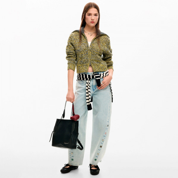 mittelgrosser-rucksack-mit-herzanhanger