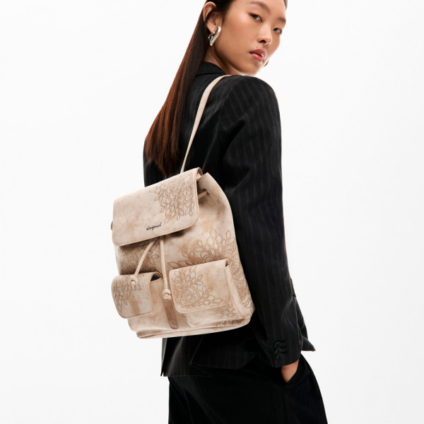 mochila-pequena-bordados