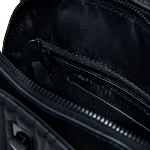 petit-sac-a-dos-avec-details-en-relief