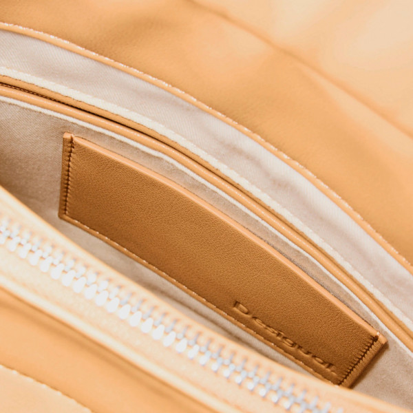 mochila-pequena-rafia-charms