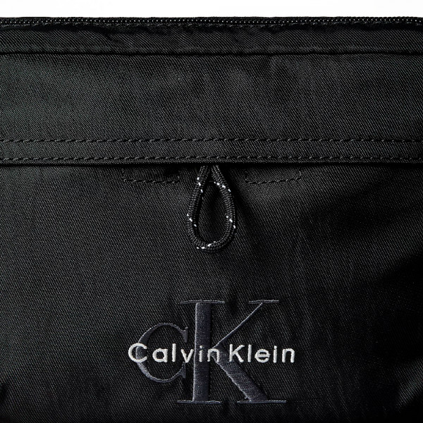 water-repellent-twill-crossbody-bag