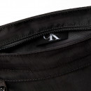 flache-nylontasche-mit-monogramm-logo