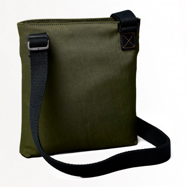 sac-plat-en-nylon-avec-logo-monogramme