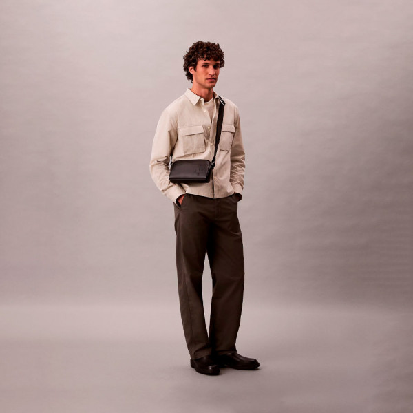 borsa-a-tracolla-con-logo-monogramma-inciso