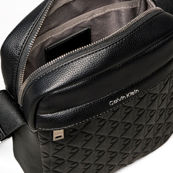 reporter-bag-with-engraved-iconic-logo