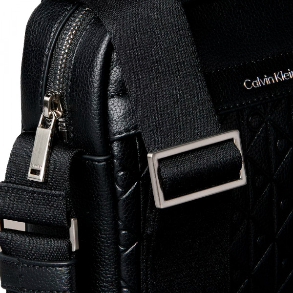 bolso-de-reportero-con-logo-emblematico-grabado