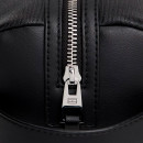 necessaire-moderna-com-logotipo-metalico