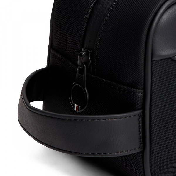 neceser-con-paneles-mixtos-y-logo-metalico