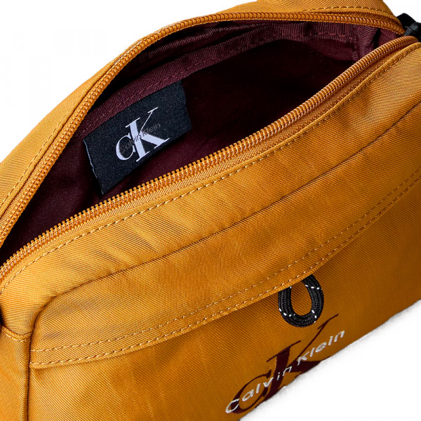 sac-bandouliere-en-nylon-pour-appareil-photo-avec-logo-bien-visible