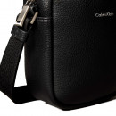 bolsa-tipo-pasta-para-reporter-modelo-slim-com-placa-de-logotipo-em-relevo