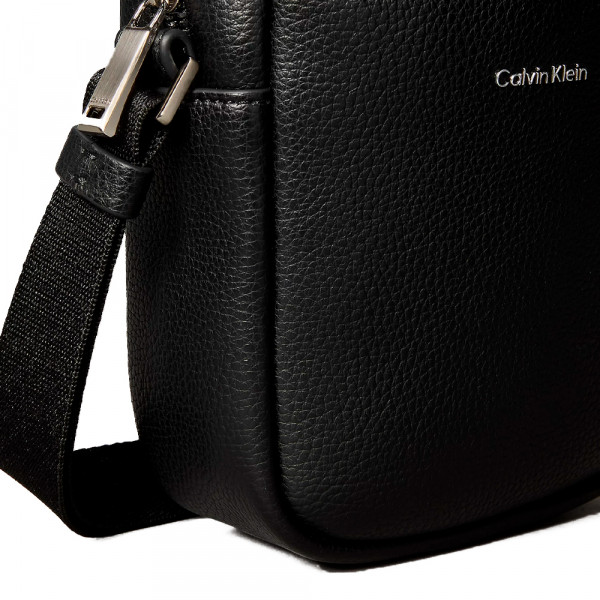 sacoche-de-reporter-mince-avec-plaque-logo-en-relief