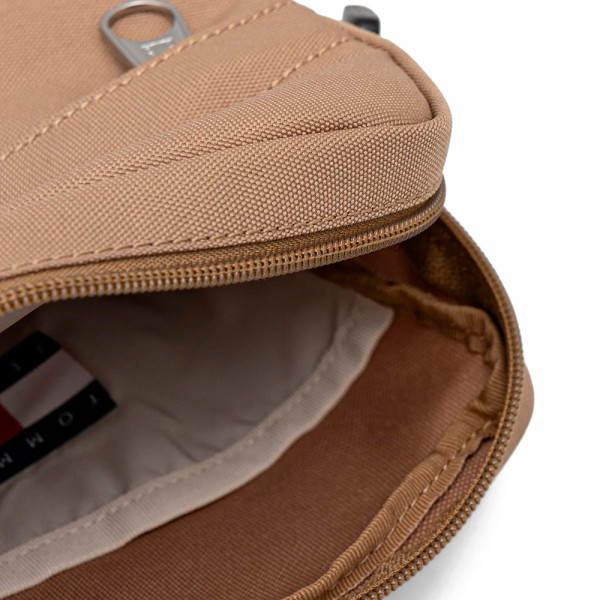 unverzichtbare-reportertasche-mit-aufschrift