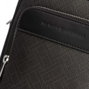 bolsa-estilo-reporter-com-alca-de-ombro-e-logotipo