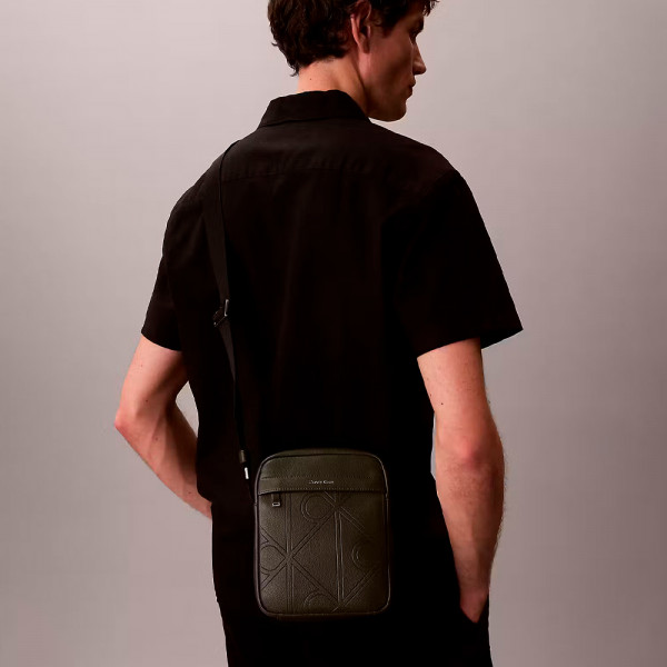 emblematic-reporter-shoulder-bag