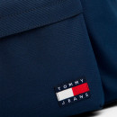 mochila-essential-con-logo