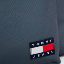 mochila-essential-con-logo