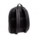 strukturierter-rucksack-mit-klappentasche