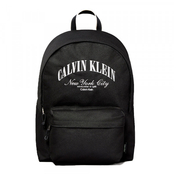 mochila-com-rodinhas-e-estampa-grafica-com-logotipo