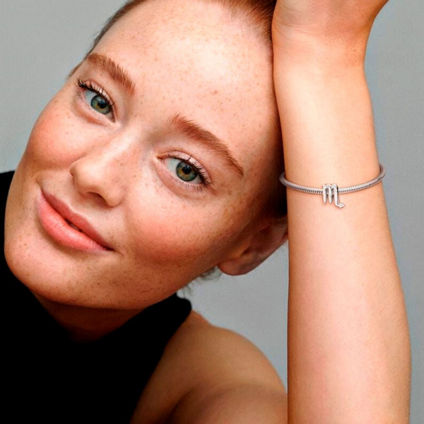 charme-zodiaque-scorpion-lumineux-798430c01