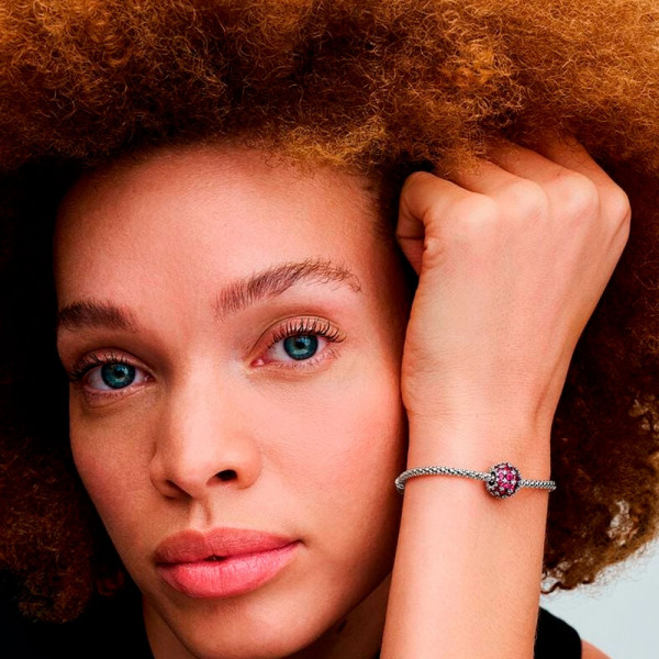 charme-ronde-lumineuse-en-pave-rose-792630c03