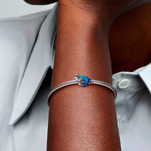 metallischer-blauer-geco-anhanger-792701c01