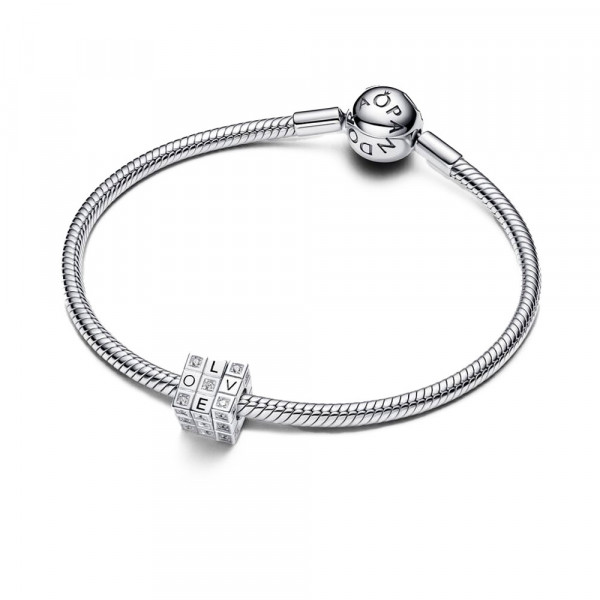 charm-wurfel-mobile-spielzeug-793672c01