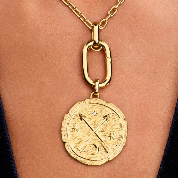 grande-medalhao-com-flechas-cruzadas-764084c01