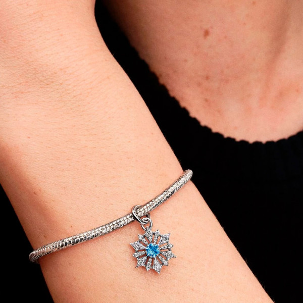 disney-frozen-queen-elsa-ciondolo-fiocco-di-neve-794209c01