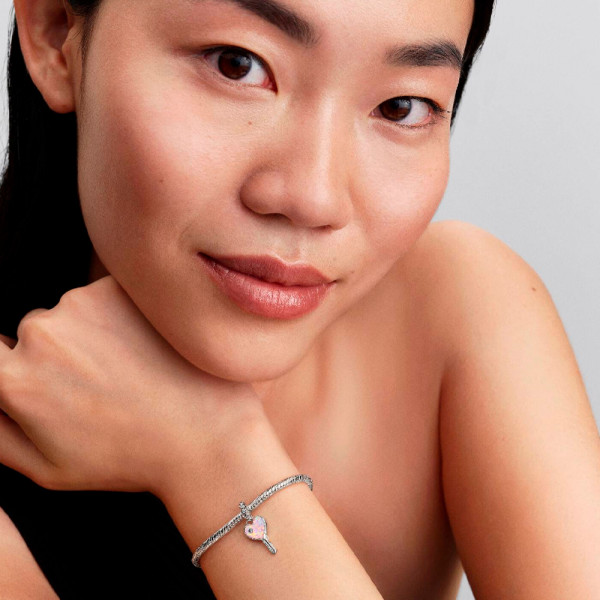 pingente-de-chave-em-forma-de-coracao-opalescente