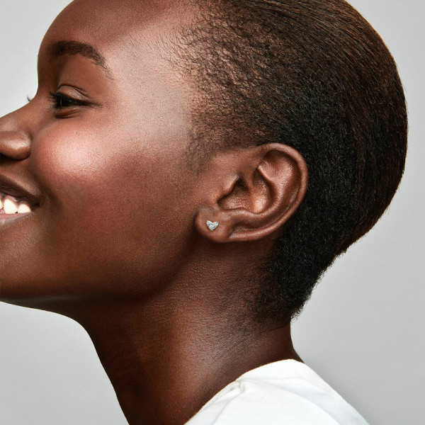 brincos-de-botao-em-formato-de-coracao-com-tres-gemas-293003c01