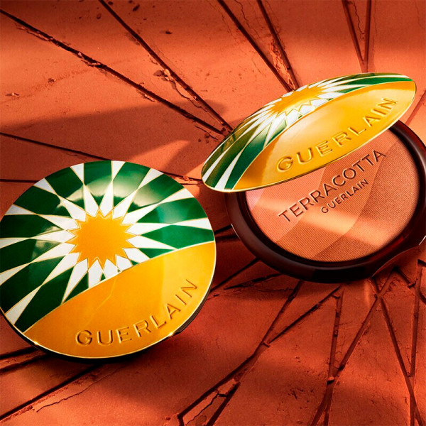 terracotta-light-illuminating-powder-for-a-naturally-healthy-complexion-effect-96-naturally-derived-ingredients